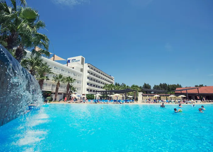Azuline Hotel Bergantin